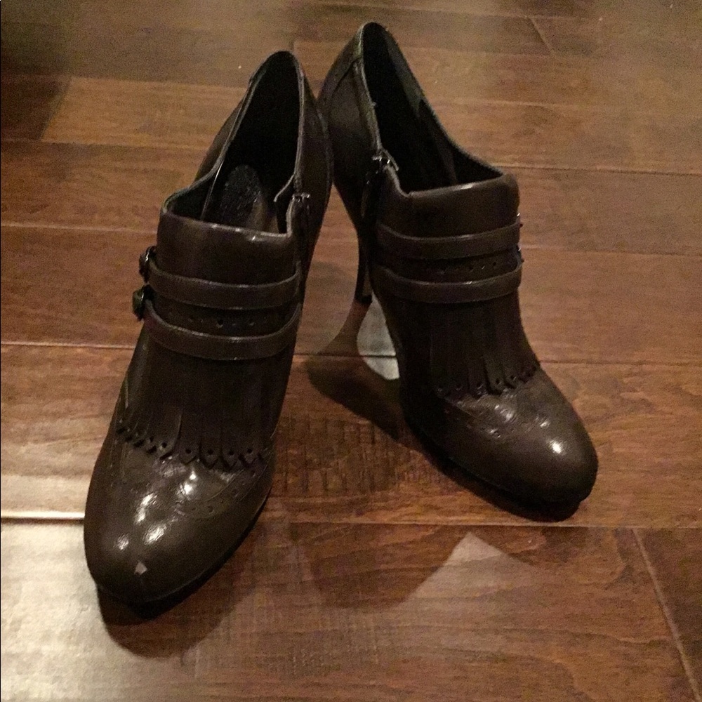 Enzo angiolini leather low ankle pumps